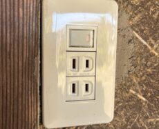 農業用倉庫のコンセントとスイッチ交換